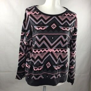 𝅺divided Sweater M